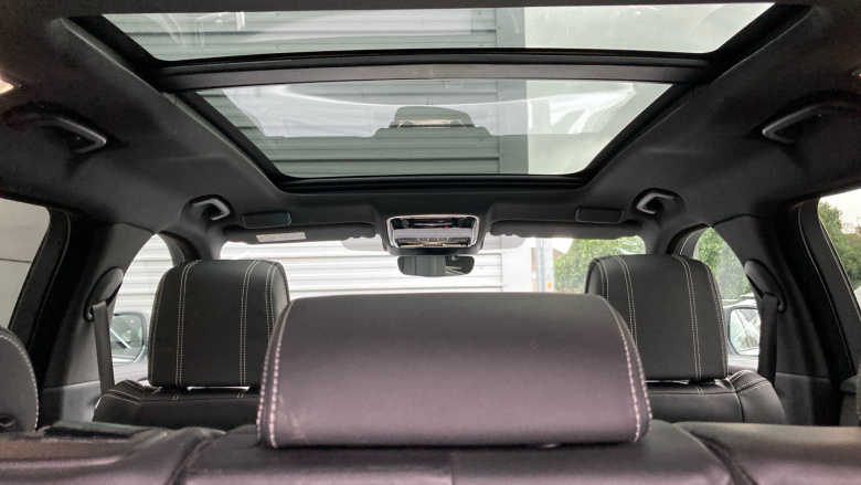 Land Rover Range Rover Velar 2.0 D200 R-Dynamic HSE 5dr Auto Diesel Estate